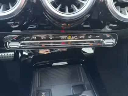 Photo 22 Mercedes CLA  200 d Coupé AMG Line