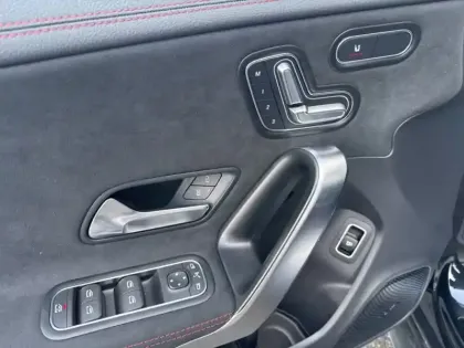 Photo 13 Mercedes CLA  200 d Coupé AMG Line