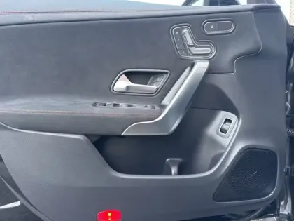 Photo 18 Mercedes CLA  200 d Coupé AMG Line