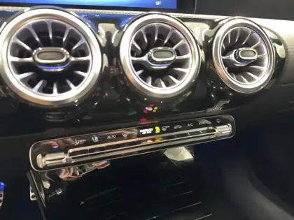 Photo 16 Mercedes Classe A 200 AMG Line