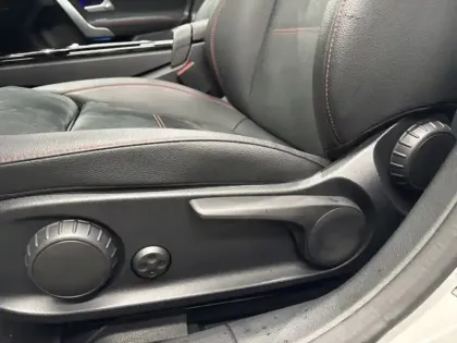 Photo 15 Mercedes Classe A 200 AMG Line