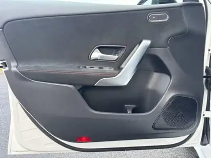 Photo 11 Mercedes Classe A 180 d AMG Line