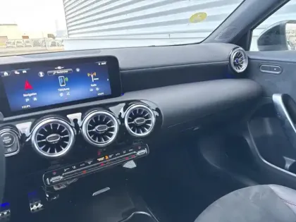 Photo 20 Mercedes Classe A 180 d AMG Line