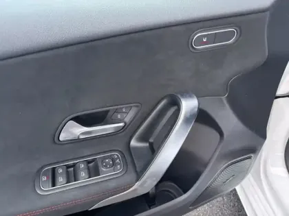 Photo 12 Mercedes Classe A 180 d AMG Line