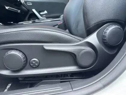 Photo 18 Mercedes Classe A 180 d AMG Line