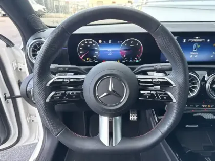 Photo 21 Mercedes Classe A 180 d AMG Line