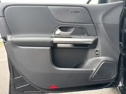 Photo 24 Mercedes Classe B Gén. III (W247) Ph2 Progressive Line 5