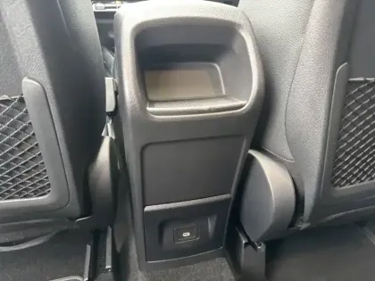 Photo 23 Mercedes Classe B Gén. III (W247) Ph2 Progressive Line 5