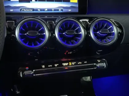 Photo 16 Mercedes Classe A 200 d AMG Line