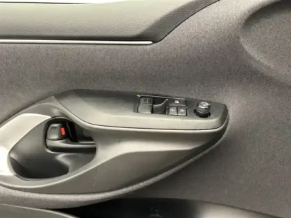 Photo 15 Toyota Yaris Hybride 116h Dynamic