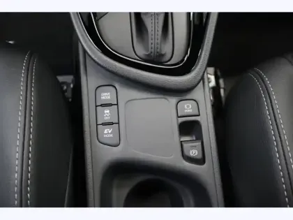 Photo 14 Toyota Yaris Gén. IV Ph1 NG Collection 5