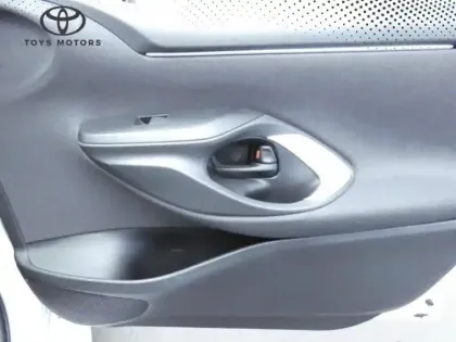 Photo 13 Toyota Yaris Hybride 116h Dynamic