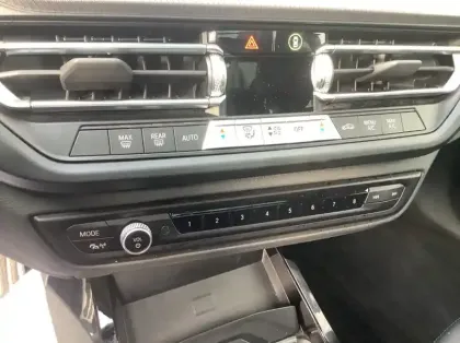 Photo 15 BMW Serie 1 F40 118d 150 ch BVA8 M Sport