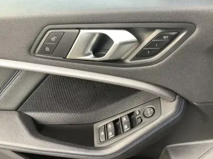 Photo 16 BMW Serie 1 F40 118d 150 ch BVA8 M Sport