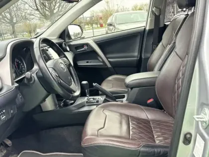 Photo 11 Toyota Rav4 Hybride 2WD Silver Edition