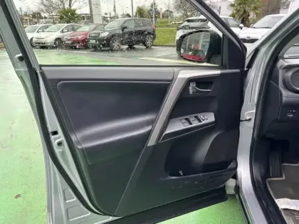 Photo 9 Toyota Rav4 Hybride 2WD Silver Edition