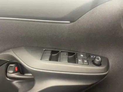 Photo 15 Toyota Yaris Hybride 116h Design PAC