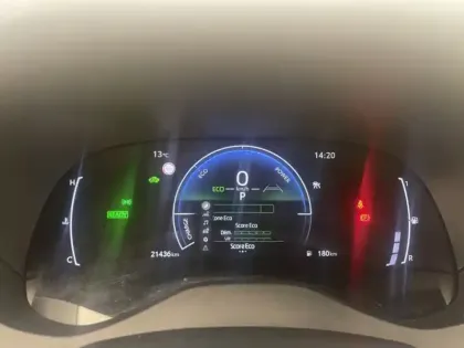 Photo 16 Toyota Yaris Hybride 116h Design PAC