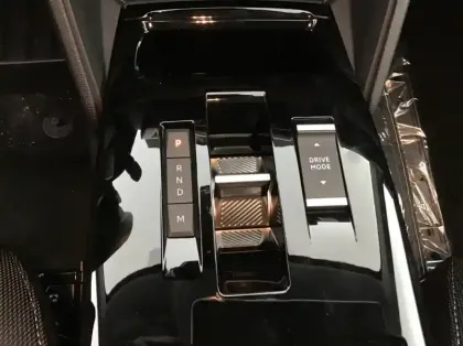 Photo 21 Citroën C4 Nouveau Hybride 145 e-DCS6 Collection