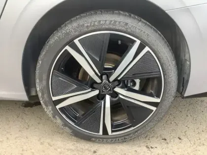 Photo 38 Peugeot 308 Gén. III Ph1 GT 5