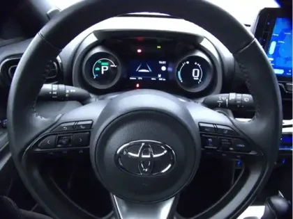 Photo 15 Toyota Yaris Hybride 1.5 HYBRID 116H DESIGN AUTO CARGO