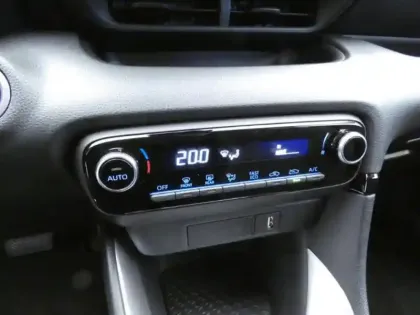 Photo 11 Toyota Yaris Hybride 116h Design