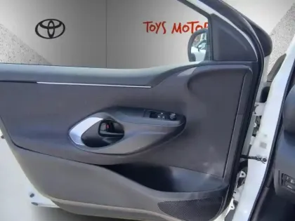 Photo 17 Toyota Yaris Hybride 116h Dynamic MY22