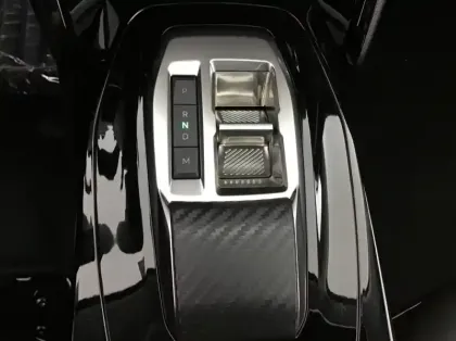 Photo 21 Peugeot 208 Nouvelle Hybrid 136 e-DCS6 Allure