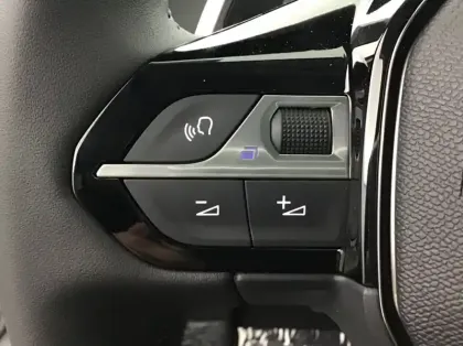 Photo 19 Peugeot 208 Nouvelle Hybrid 136 e-DCS6 Allure