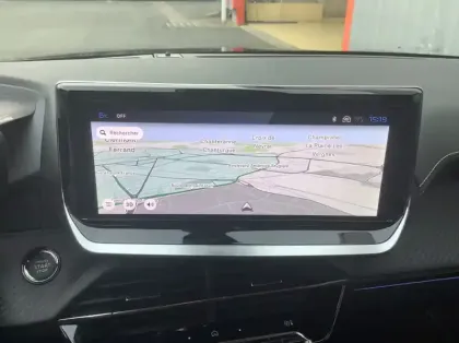 Photo 14 Peugeot 208 Nouvelle Hybrid 100 e-DCS6 GT