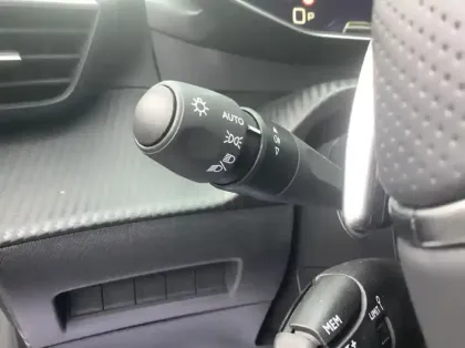 Photo 26 Peugeot 208 Nouvelle Hybrid 100 e-DCS6 GT