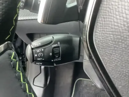 Photo 22 Peugeot 208 Nouvelle Hybrid 100 e-DCS6 GT