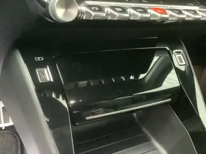 Photo 20 Peugeot 208 Nouvelle Hybrid 100 e-DCS6 GT