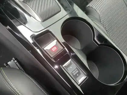 Photo 27 Peugeot 208 Nouvelle Hybrid 100 e-DCS6 GT