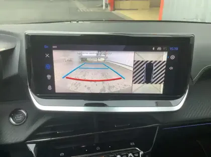 Photo 18 Peugeot 208 Nouvelle Hybrid 100 e-DCS6 GT