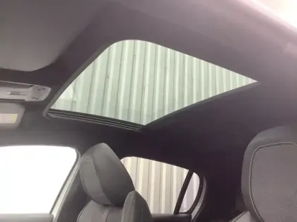 Photo 24 Peugeot 208 Nouvelle Hybrid 100 e-DCS6 GT