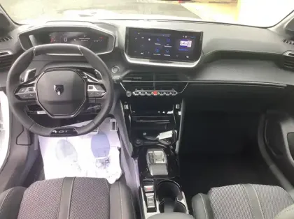 Photo 12 Peugeot 208 Nouvelle Hybrid 100 e-DCS6 GT