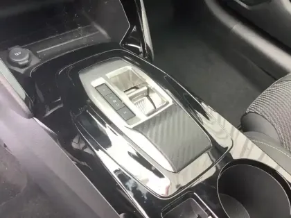 Photo 21 Peugeot 208 Nouvelle Hybrid 100 e-DCS6 GT