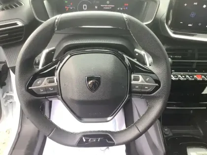 Photo 17 Peugeot 208 Nouvelle Hybrid 100 e-DCS6 GT