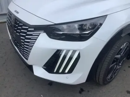 Photo 26 Peugeot 208 Nouvelle Hybrid 100 e-DCS6 GT