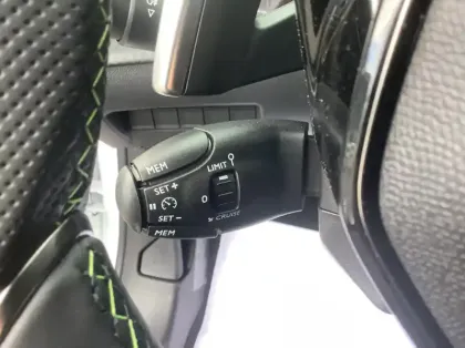 Photo 22 Peugeot 208 Nouvelle Hybrid 100 e-DCS6 GT