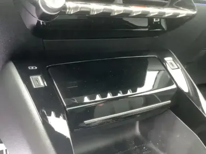 Photo 20 Peugeot 208 Nouvelle Hybrid 100 e-DCS6 GT