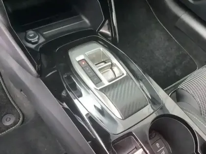 Photo 21 Peugeot 208 Nouvelle Hybrid 100 e-DCS6 GT