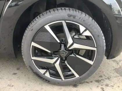 Photo 8 Peugeot 208 Nouvelle Hybrid 100 e-DCS6 GT