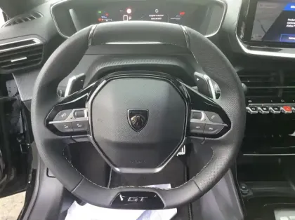 Photo 17 Peugeot 208 Nouvelle Hybrid 100 e-DCS6 GT