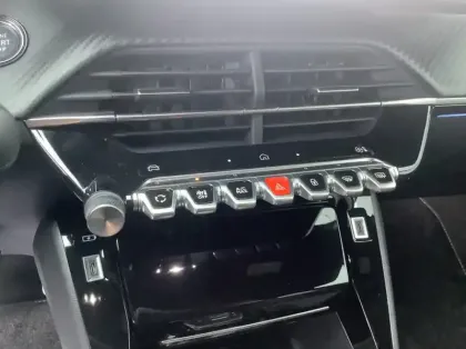 Photo 15 Peugeot 208 Nouvelle Hybrid 100 e-DCS6 GT