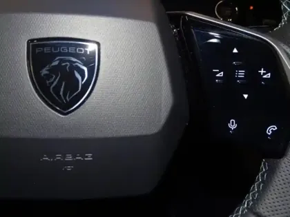 Photo 13 Peugeot 3008  1.2 Hybrid 136ch GT e-DCS6