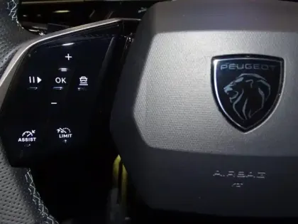 Photo 12 Peugeot 3008  1.2 Hybrid 136ch GT e-DCS6