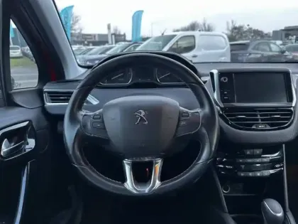 Photo 9 Peugeot 208  1.2 PureTech 110ch Allure S&S EAT6 5cv 5p