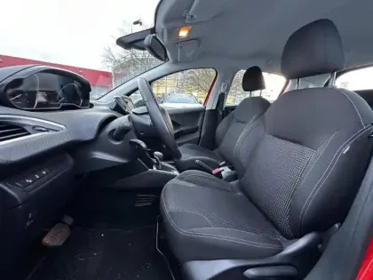 Photo 12 Peugeot 208  1.2 PureTech 110ch Allure S&S EAT6 5cv 5p